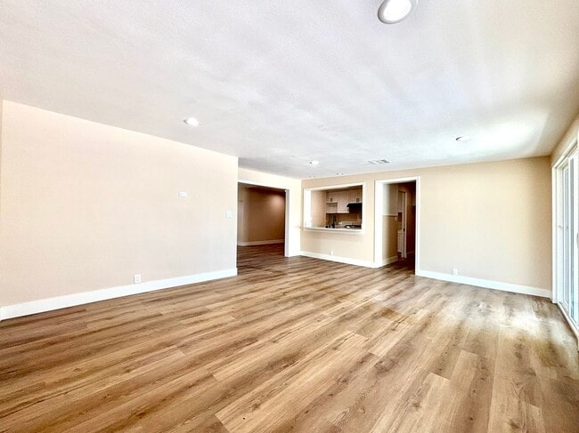 Photo - 2013 Victoria Dr