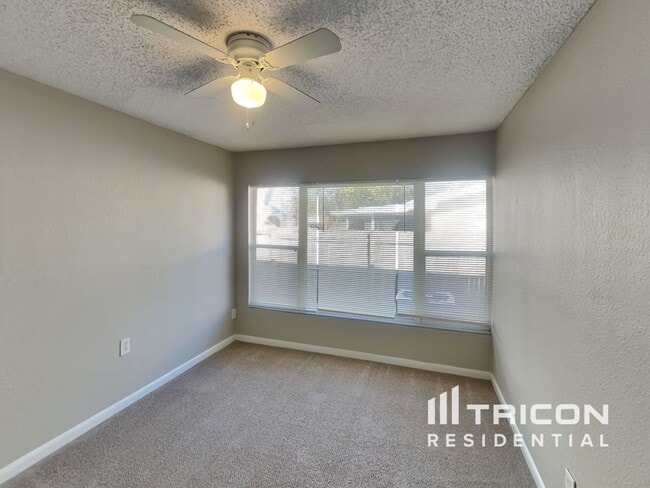 Photo - 1440 Overlea St