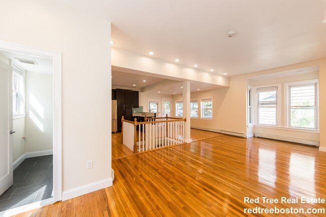 Photo - 128 Monument St