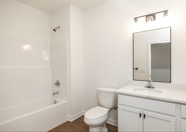 Photo - 1 Bed 1 Bath Brand New Contemporary Apartments! Unidad 201