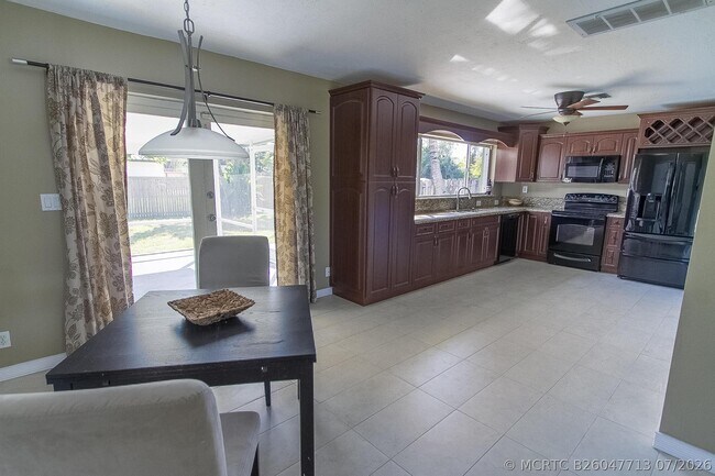 Photo - 116 NW 8th St