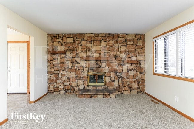 Photo - 915 Camelot Dr