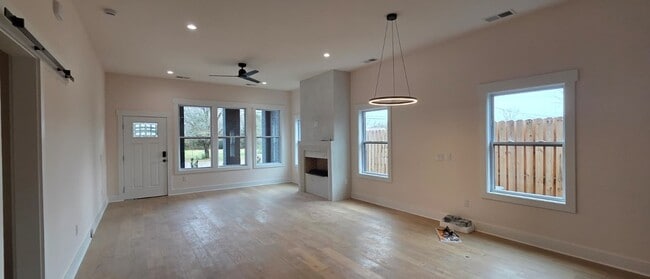 Photo - 111 Twin Oak Dr