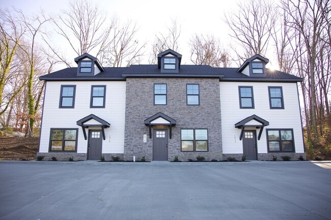 Building Photo - BRAND NEW 2BD 2.5B TOWNHOME