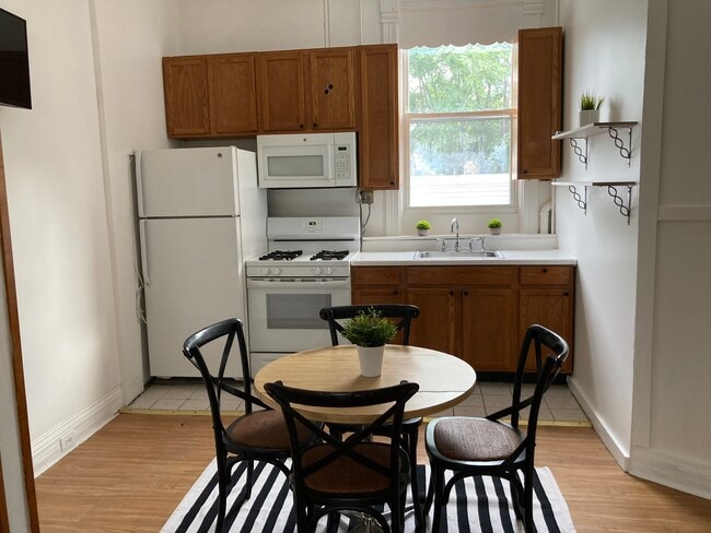 Building Photo - 2002 Maple Ave Unit 2F