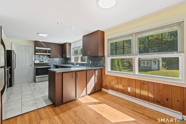 67 Hicock Dr