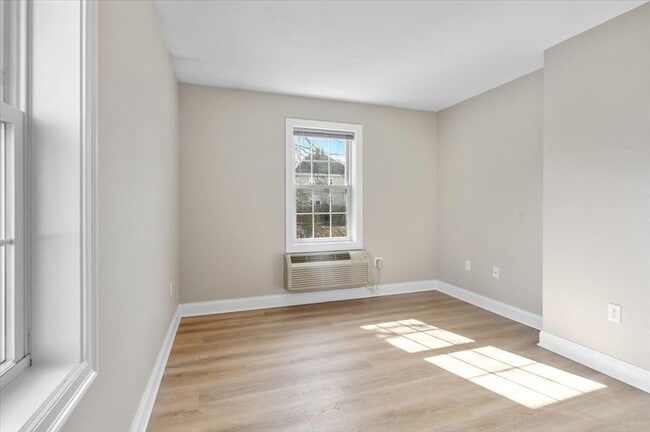 Photo - 174 Elm St Unit 2