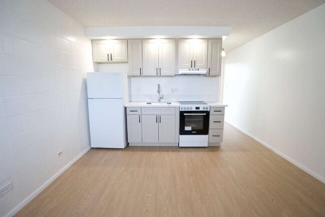 Building Photo - Renovated 1BR/1BA Condo w/ Parking & Large Lanai – Hale Hoaloha Unit 605