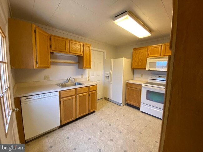 Photo - 2063 Hill Rd