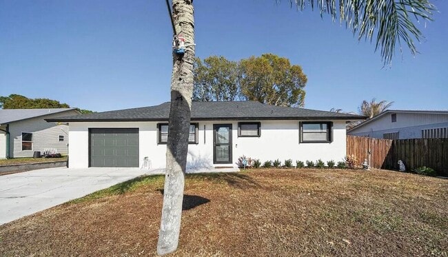 Building Photo - 4543 SE Dryfus Ave