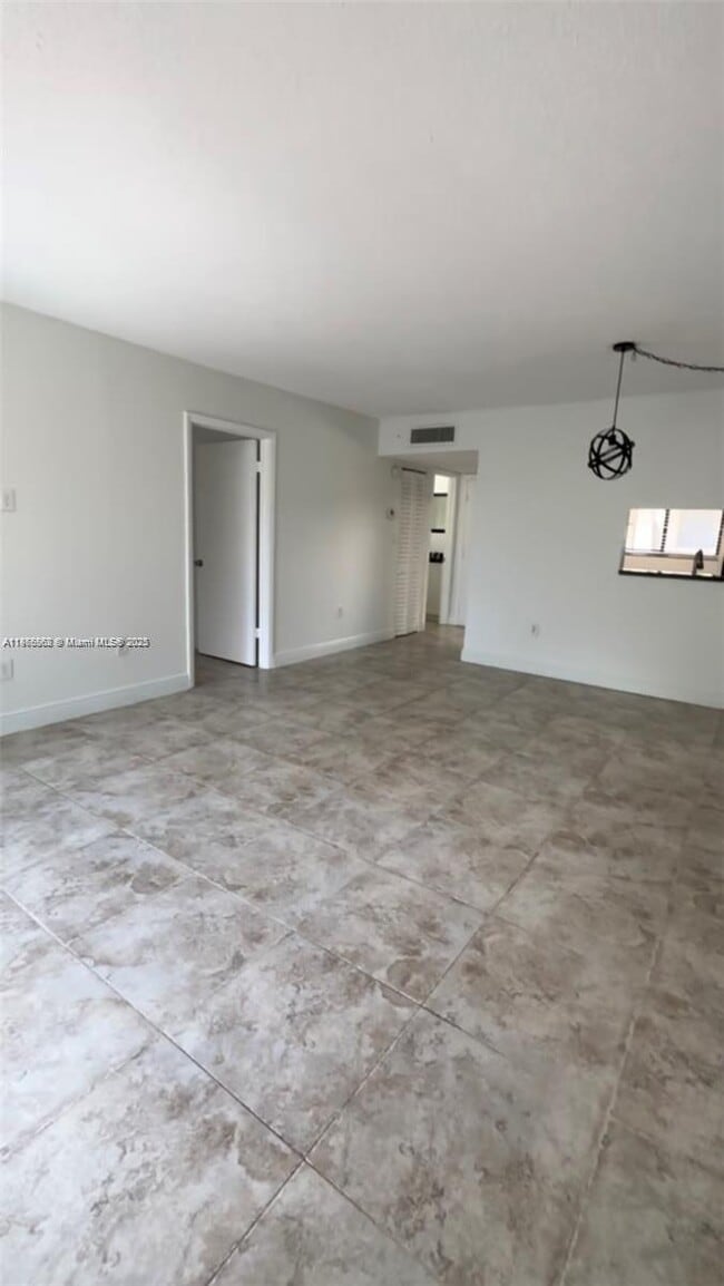 Building Photo - 8015 SW 107th Ave Unit 309 Rental