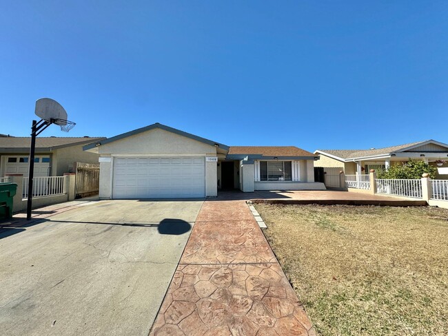 Beautiful 3Bd/2Ba Home With A 2 Car Garage... - Beautiful 3Bd/2Ba Home With A 2 Car Garage...