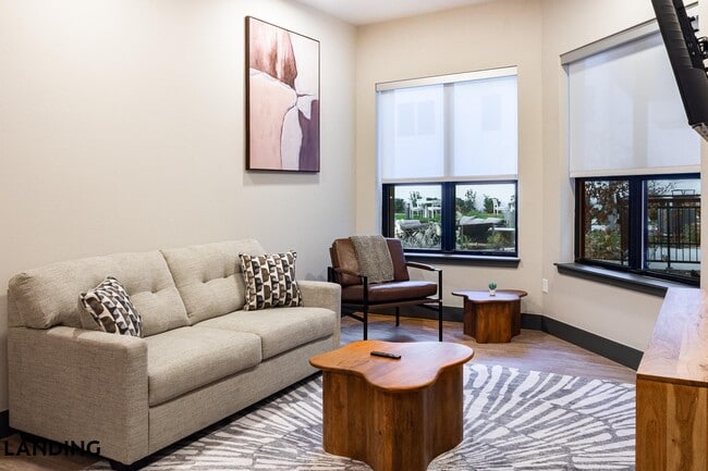 Building Photo - 415 E 2nd St S