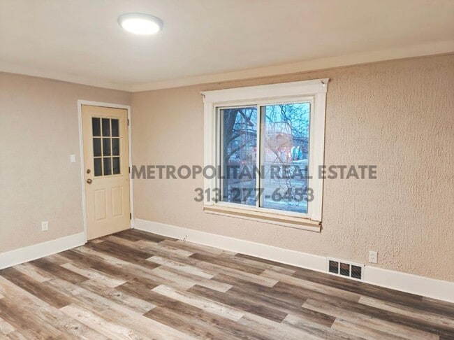 Photo - 4476 Monroe St