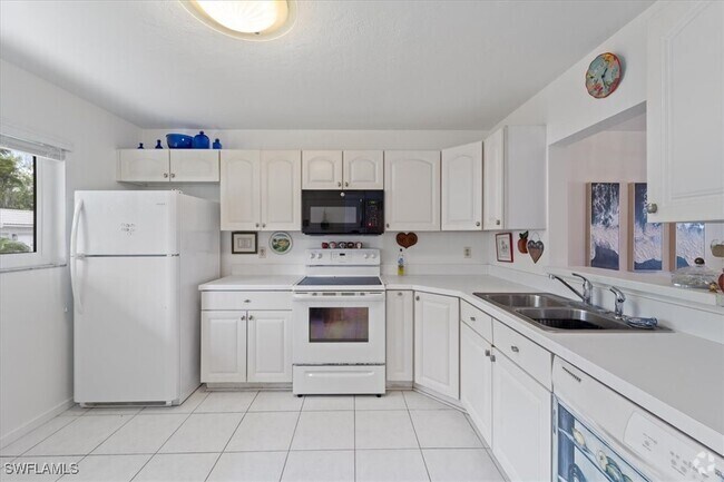 Building Photo - 307 Goodlette-Frank Rd Unit B202 Rental