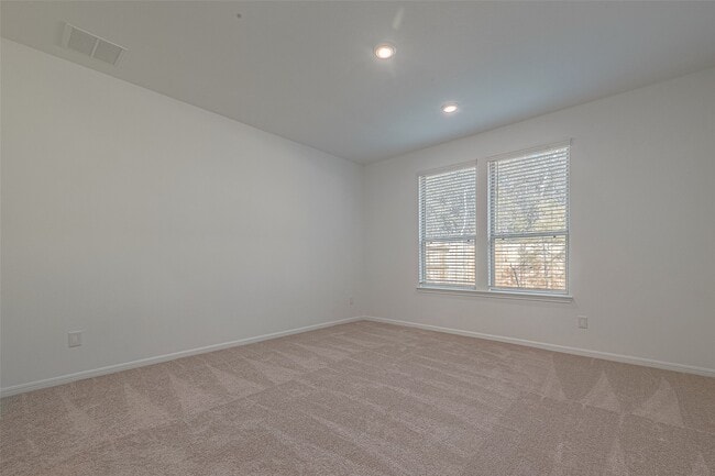 Photo - 325 Maple Bark Trl