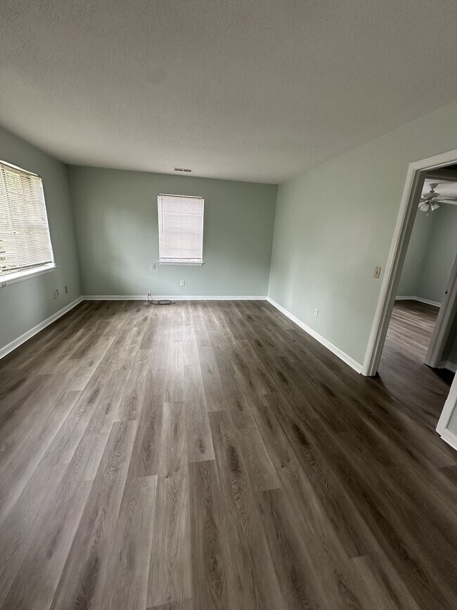 Photo - 906 Belleview Cir W