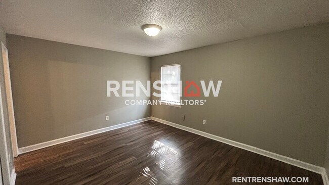 Photo - 3219 13 Colony Mall