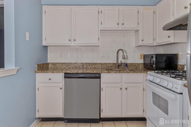 Photo - 734 Waterford Dr