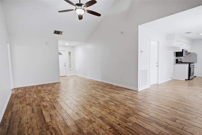 Photo - 182 Greenleaf Ln