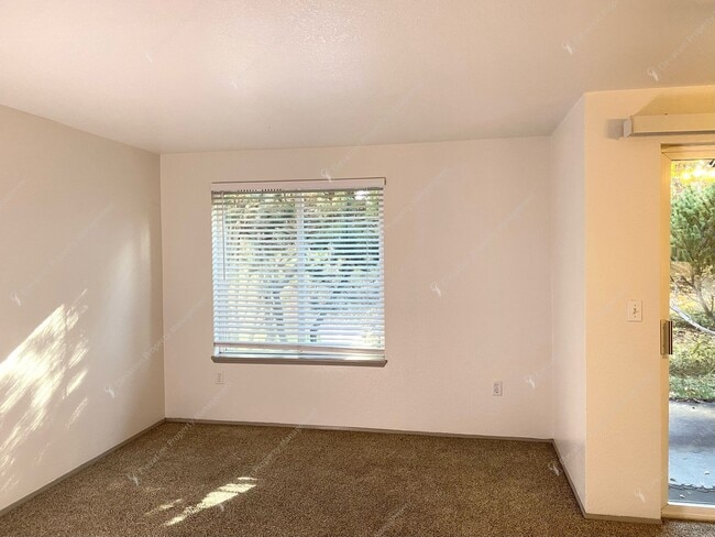 Photo - 2769 NE Mesa Ct Unidad 4