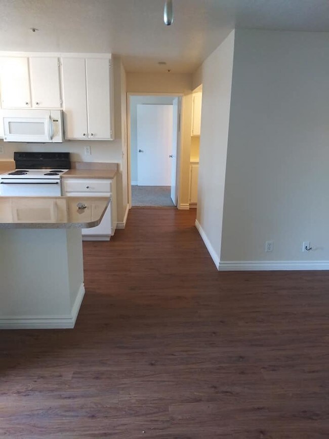 Photo - Chateau Spring Gardens Apartments