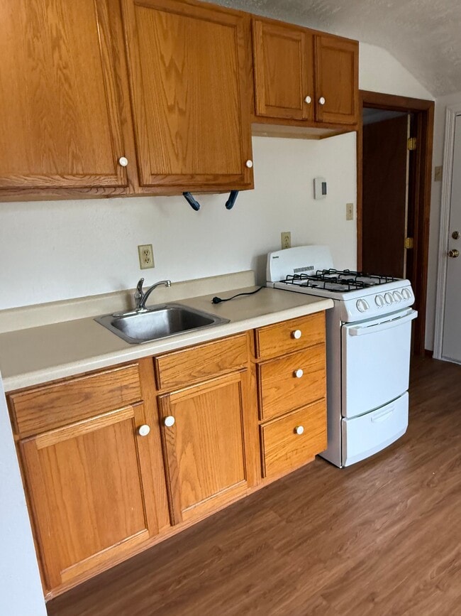 Photo - 1003 1/2 Cook Ave Unit 1003.5