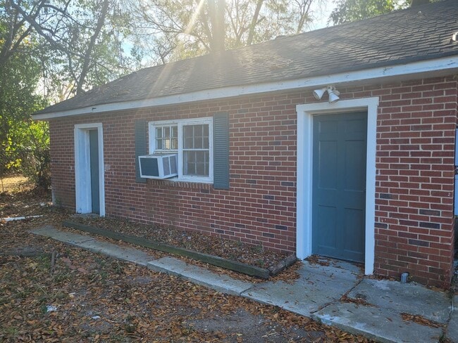 Building Photo - 2400 Bell St Unit B