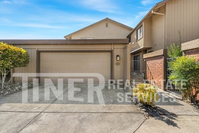 Building Photo - 8708 Bluff Ln