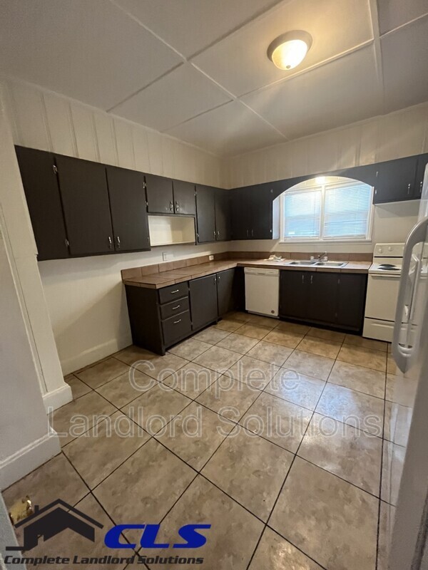 Photo - 1820 Putnam St