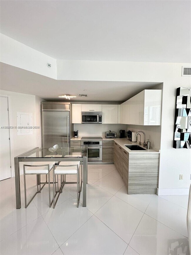 Photo - 1300 Brickell Bay Dr Unit 3101
