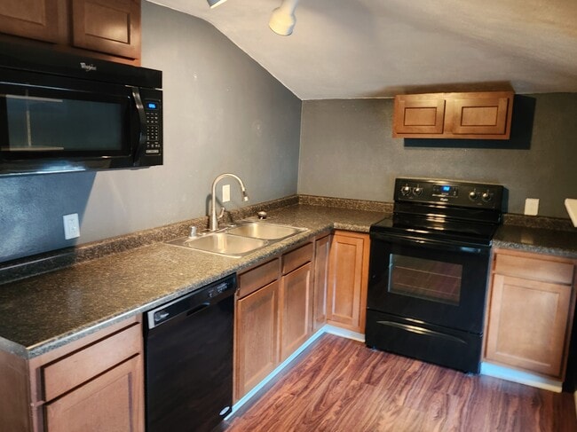 Photo - 1622 Ferry St