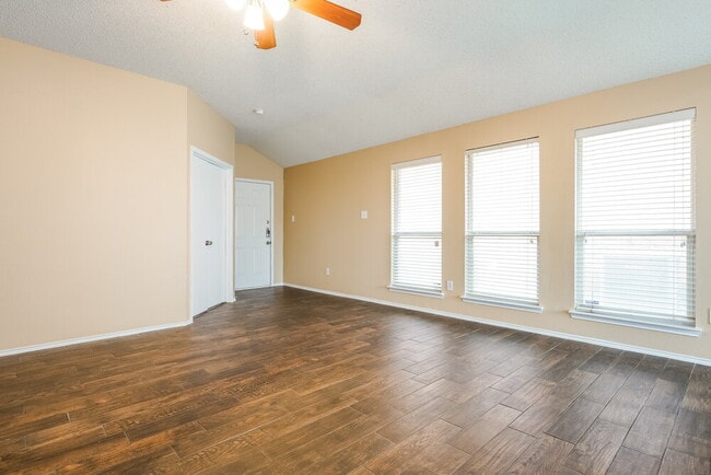 Photo - 705 Pine Hollow Dr