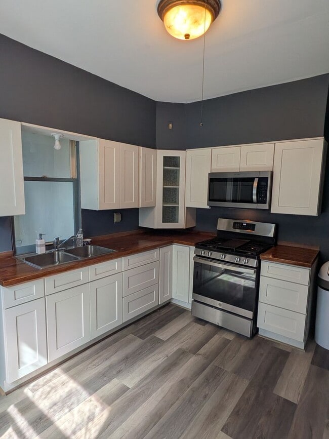 Photo - Charming 5-bedroom home in the heart of Hamline–Midway!