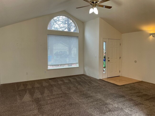 Photo - This 3 bedroom 2 bathroom home is located in beautiful Shady Cove