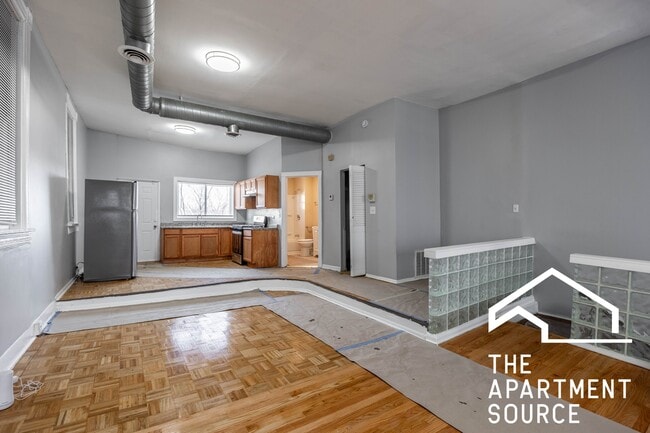 Building Photo - 1875 N Milwaukee Ave Unit 2