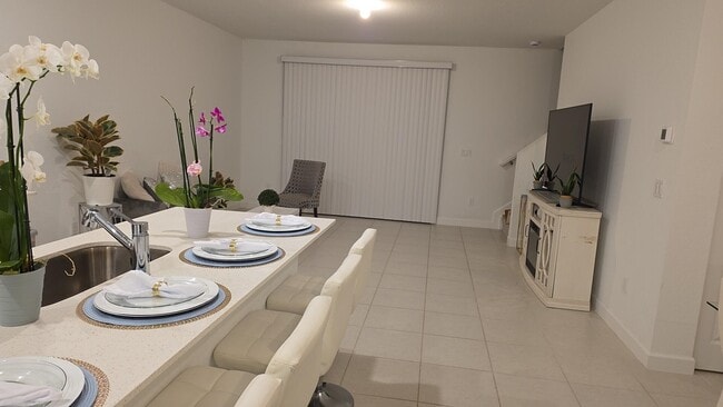 Photo - 512 Rivergrass St