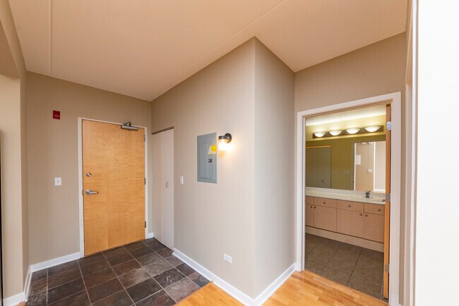 Photo - 900 Chicago Ave Unidad 608