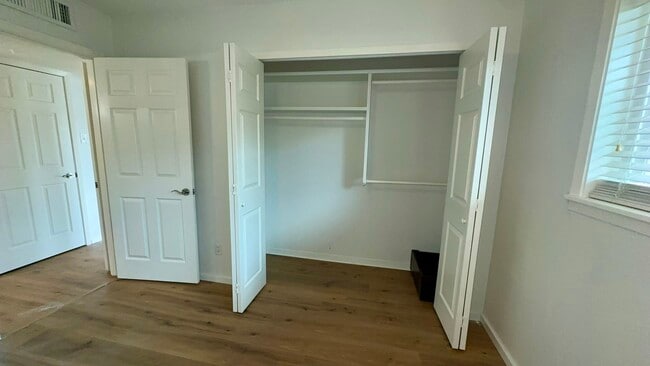 Building Photo - 3809 N Braeswood Blvd Unit True