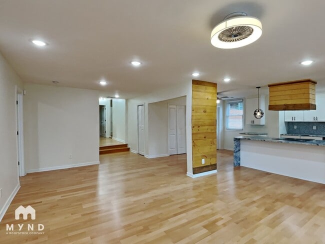 Photo - 2720 Hedgewood Dr NW