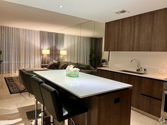 Building Photo - 88 SW 7th St Unit 808 Rental
