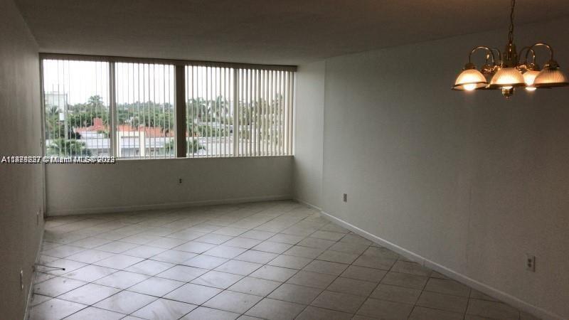 Photo - 8233 Harding Ave Condominio Unidad 404