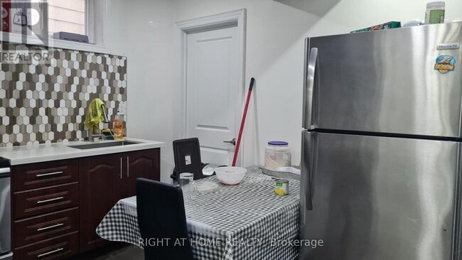10 Emmott Ave