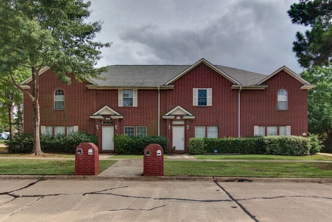 Photo - Townhome on Skyline Boulevard For Rent!