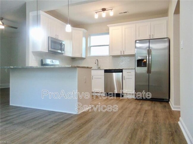 Photo - 838 W 48th St