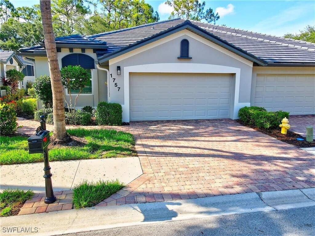 Photo - 1757 Tarpon Bay Dr S Unidad 57 Rental