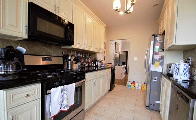 Photo - 11 Babcock St Unit 2