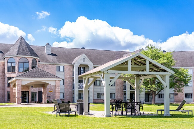 Building Photo - Hummingbird Cove Apartments