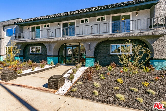 Building Photo - 6640 Woodley Ave Unit 204 Rental