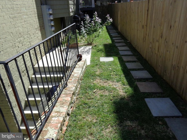 Photo - 907 Webster St NW Unit 1